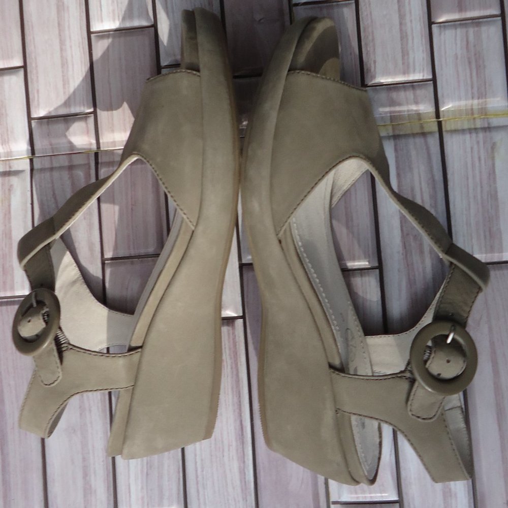 SIZE US 8.5. ARA Luftpolster nubuck leather slingback wedge sandals. - Picture 7 of 16